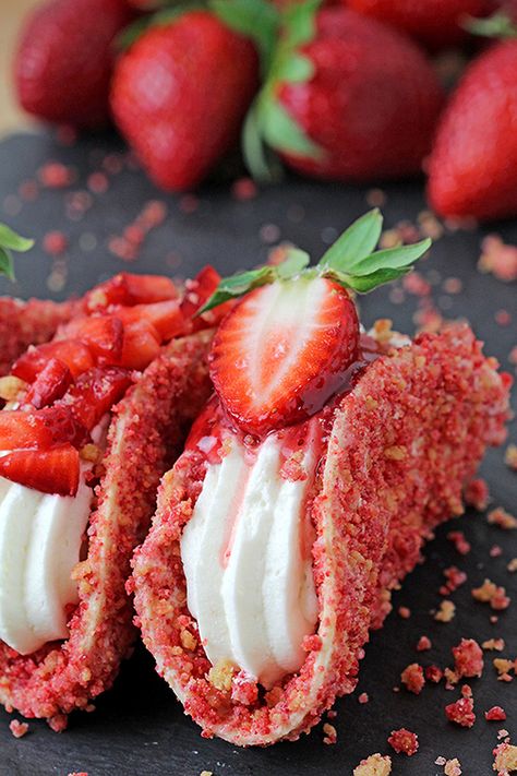 Strawberry Crunch Cheesecake Tacos Is My Number 1 Dessert Mother's Day Treats Desserts, Mothers Day Snacks, Desserts For Mother’s Day, Mother’s Day Baked Goods, Mother’s Day Baking, Dessert Recipes For Mother’s Day, Mother’s Day Treats, Mother’s Day Desserts, Mothers Day Dessert