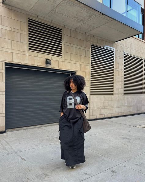 Big Shirt Long Skirt Outfit, Baggy Skirt Outfit, Long Skirt Street Style, Plus Size Tomboy Fashion, Streetwear Fashion Plus Size, Plus Size Baddie Outfits, Skirt Streetwear, Modesty Outfits, Cute Modest Outfits