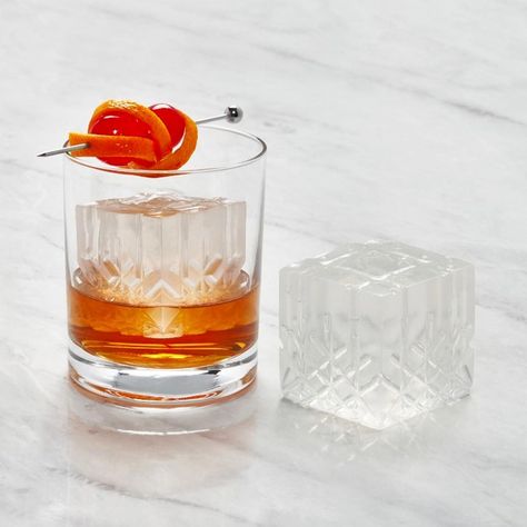 9 Cool Ice Cube Trays to Stock in Your Freezer Sphere Ice, Ice Remover, Chill Drinks, Silicone Ice Trays, Silicone Ice Cube Tray, Clear Ice, Cocktail Art, Cocktail Set, Ice Molds