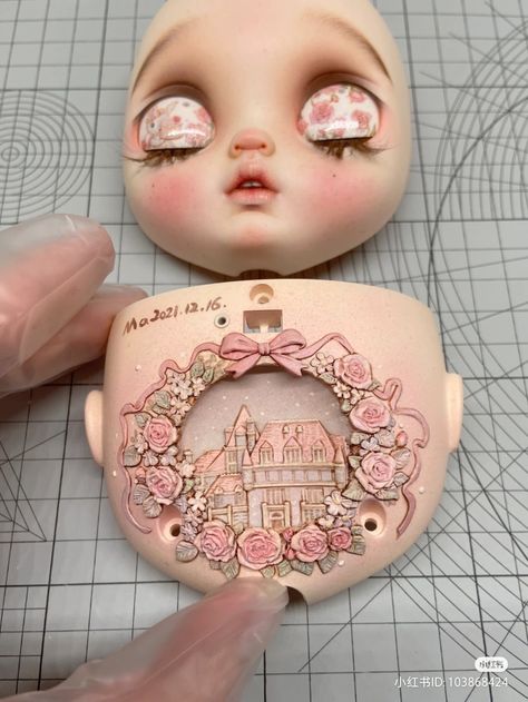 custom blythe doll Melanie Martinez Blythe Doll, Blythe Doll Accessories, Blythe Backplate Art, Creepy Blythe Dolls, Blythe Hairstyle, Custom Pullip Dolls, Blythe Custom Doll, Blythe Face Up, Blythe Dolls Creepy