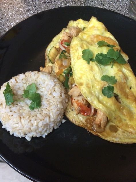 Chicken Thai omelette with brown rice Asian Omelette, Thai Omelette Rice, Japanese Rice Omelette, Rice Omelette, Thai Omelette, Omelette Rice, Chicken Thai, Brown Rice, Fried Rice