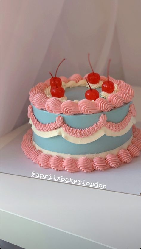 Old Fashioned Cake Decorating, Orange Vintage Cake, Round Cake Decorating Ideas, Pink Blue Cake, Lambeth Cake, Retro Cake, Bolo Vintage, Vintage Birthday Cakes, Tiny Cakes