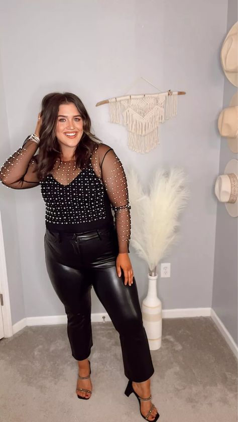 "Night Out Glam: Stunning Outfit Ideas for Plus Size Women to Turn Heads" - Magic of Clothes Night Out Outfit Plus Size, Night Outfits Plus Size, Outfit For Night Out, Outfit Ideas For Plus Size, Night Out Glam, Plus Size Date Night, Outfit Plus Size, Social Ads, Outfit Inspiration Fall