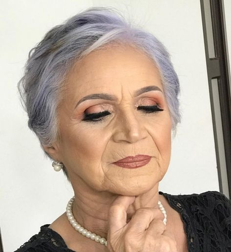 Makeup Over 50, Makeup Tips For Older Women, Makeup For Older Women, Makeup For Moms, Old Makeup, Makeup Tutorial Eyeshadow, Beauty Make-up, Evening Makeup, Makeup For Teens