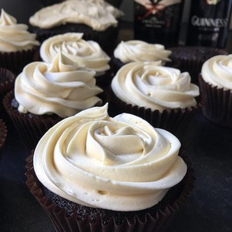 Chocolate Guinness Cupcakes with Baileys Buttercream Guiness Cupcakes, Baileys Irish Cream Frosting, Baileys Buttercream, Irish Cream Frosting, Guinness Cupcakes, Baileys Cake, Chocolate Guinness Cake, Boozy Cupcakes, Guinness Cake