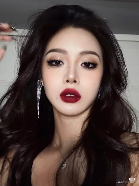 Chinese girl Black Lace Dress Makeup, Asian Vampire Makeup, Dark Asian Makeup Looks, Asian Goth Makeup, Dark Winter Makeup, Deep Winter Makeup, Makeup For Hooded Eyelids, Rouge Makeup, Makeup Layout