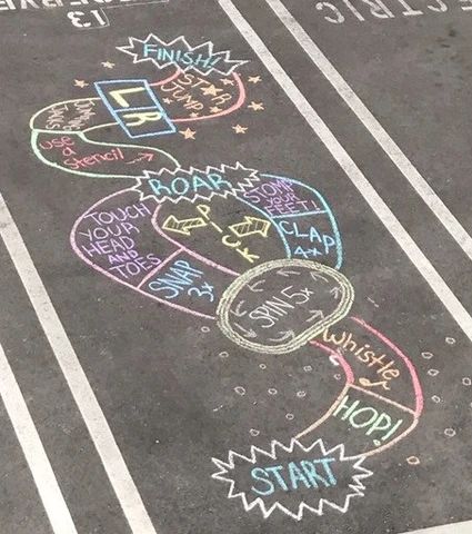 7 Outdoor Chalk Ideas for Spring and Summer – Yoobi Summer Chalk Art, Sidewalk Chalk Games, Playground Painting, Chalk Art Ideas, Chalk Activities, Fun Chalk Art, Babysitting Activities, Kids Obstacle Course, Chalk Ideas