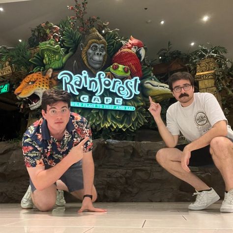 ted nivison and eddy burback Ted Nivison Fanart, Ted Nivison, Chuckle Sandwich, Commentary Youtubers, Rainforest Cafe, Teddy Roosevelt, Fav Youtubers, Teddy Boys, Favorite Youtubers