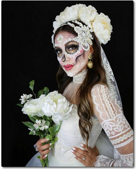 Makijaż Sugar Skull, Catrina Costume, Halloween Makeup Sugar Skull, Skull Flowers, Festival Attire, Diy Costumes Kids, Sugar Skull Makeup, Mexican Fashion, Happy D