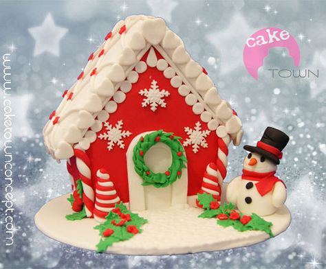 Gingerbread house decorated with fondant Gingerbread House Designs, Gingerbread Party, Gingerbread House Cookies, Cookie House, Gingerbread House Decorations, House Cake, Xmas Cake, Winter Cake, Christmas Gingerbread House