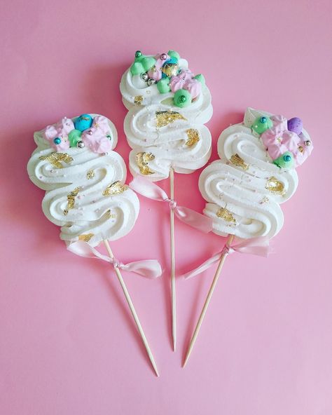 Diy Meringue, Meringue Lollipops, Mother's Day Dessert, Meringue Pops, Lollipops Diy, Meringue Icing, Easy Meringues, Meringue Cookie Recipe, Lollipop Recipe