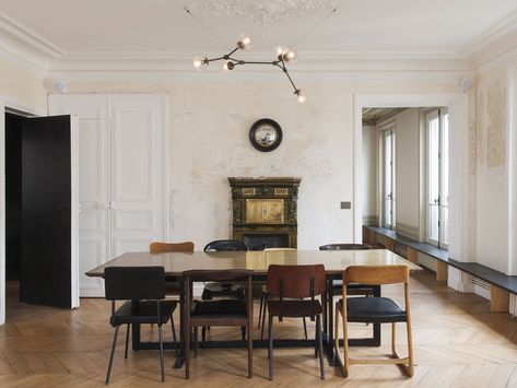 Classic Paris apartment goes minimal with stark renovation - Curbedclockmenumore-arrownoyes : Classic meets contemporary Parisian Apartment Aesthetic, Paris Apartment Interiors, Modern Victorian Home, Parisian Interior Design, Parisian Apartment Decor, Parisian Decor, Parisian Interior, Victorian Interior, Apartment Renovation