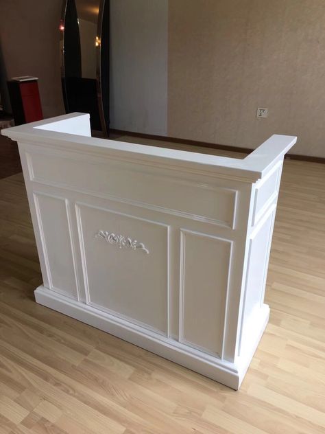 Salon Reception Desk, Store Shelves Design, Bakery Interior, Reception Desk Design, Dental Office Decor, Colonial Interior, Traditional Desk, Nail Salon Decor, Store Design Boutique