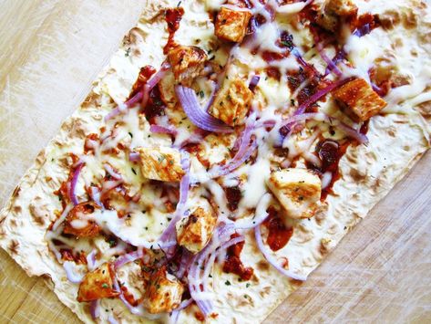 Pizza With Lavash Bread, Pizza On Lavash Bread, Things To Make With Lavash Bread, Healthy Lavash Recipes, Lavish Flatbread Pizza, Lavosh Pizza Recipes, Lavish Flatbread Recipe, How To Use Lavash Bread, Lavash Bread Pizza Flatbread Recipes