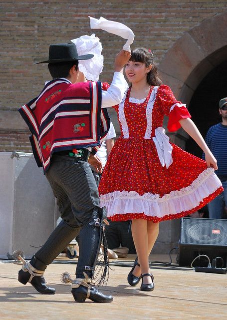 Baile Típico de Chile - Homenaje a Chile, BCN 2010 | Flickr Chilean Clothing, Outfit Png, National Dress, Folk Dresses, Hispanic Heritage, Folk Costume, Character Outfits, Dance Outfits, Traditional Dresses