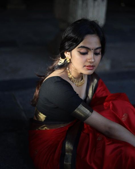 Devika Sanjay, Cute Couple Dancing, Actress Without Makeup, Saree Poses, Fashion Queen, Saree Photoshoot, Indian Blouse, Best Poses For Pictures, Saree Models