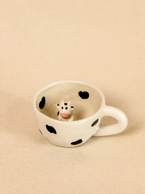 Cow Pottery, Cow Cup, Ceramic Cow, Diy Pottery Painting, Cow Mug, Cute Cow, Clay Mugs, Diy Pottery, Ceramics Ideas Pottery