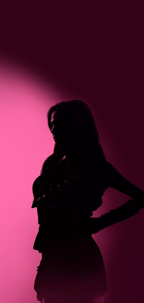 Jisoo Silhouette, Jisoo Back View, Jisoo Wallpaper Aesthetic, Blackpink Jisoo Wallpaper, Dora Funny, Jisoo Wallpaper, Blackpink Poster, Shadow Photos, Blackpink Funny