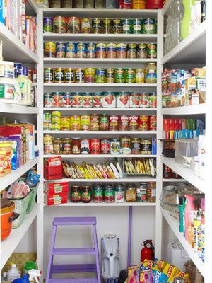 Dream Pantry, Organized Pantry, Organizer Makeup, Pantry Design, Pantry Storage, Home Organization Hacks, Home Good, Good Housekeeping, Cool House Designs