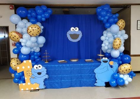 Cookie Monster Table Set Up, Cookie Monster 1st Birthday Balloon Garland, Cookie Monster Balloon Garland, Cookie Monster Balloons, Cookie Monster Balloon Arch, Cookie Monster 1st Birthday Photoshoot, Cookie Monster Backdrop, Cookie Monster 1st Birthday, Cookie Monster Party Decorations