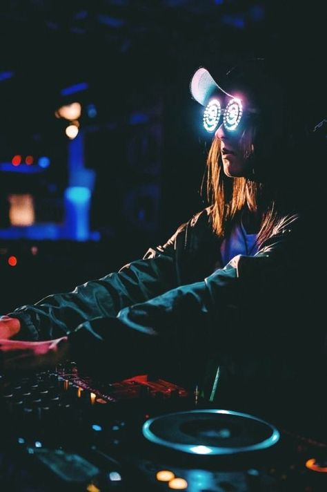 Dj Wallpaper, Hype Music, Turntables Dj, Dj Room, Alison Wonderland, Edm Dj, Dj Art, Electro House, Old School Music