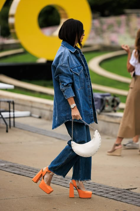 New York Fashion Week Street Style Day 3 Street Style Denim, Denim Shirt Street Style, Chic Winter Denim Boots, Chic Denim Button-up Top, Chic Denim Button-up Shirt, Denim Street Style 2024, Looks Total Jeans, Bold Fashion Outfits, Engagement Photo Outfits Fall