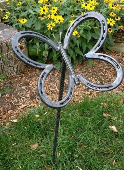 Horseshoe Butterfly, Drátěná Socha, Metal Sculpture Artists, Welding Crafts, Horseshoe Projects, Horseshoe Crafts, Welding Art Projects, Diy Welding, Horseshoe Art