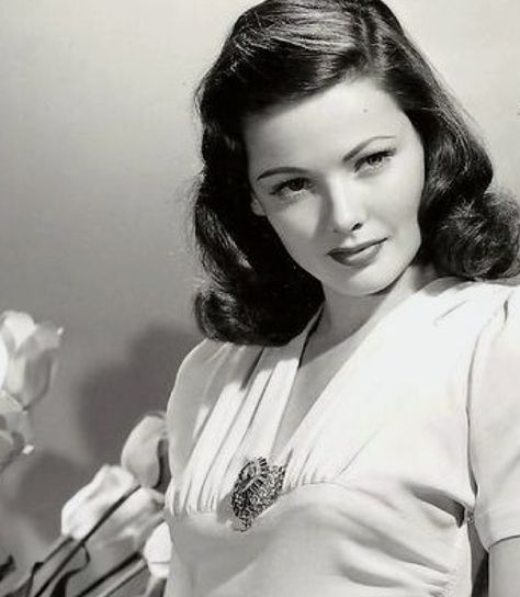 Gene.... Gene Tierney Hair, Golden Age Actresses, Old Hollywood Starlets, 1950s Celebrities, 50s Stars, 50s Actresses, 1940s Women, Hollywood Aesthetic, Gene Tierney