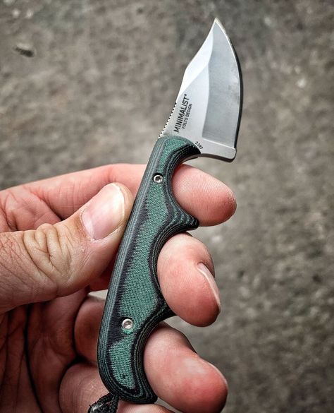 Gleason Bay on Instagram: “CRKT Minimalist⁠ In our opinion, CRKT has some of the best neckers out there. This popular knife is our go-to for just about anything.…” Crkt Minimalist, Crkt Knives, Small Knives, Bushcraft Knives, Edc Knife, Outdoor Tools, Pocket Knives, Utility Knife, Fixed Blade Knife