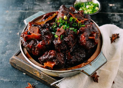 Gordon Ramsay's Spicy Braised Oxtail Chinese Style Recipe Oxtail Recipes Easy, Braised Oxtail, Oxtail Stew, Wok Of Life, Oxtail Recipes, Chinese Cooking Wine, Mapo Tofu, Braised Chicken, Braised Beef