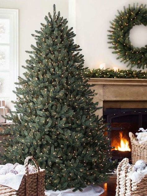 Hale House, Navidad Natural, Best Artificial Christmas Trees, Fake Christmas Trees, Silver Christmas Decorations, Christmas Sparkle, Christmas Chalkboard, Christmas Tree Inspiration, Black Christmas Trees