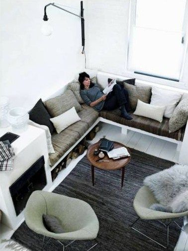 60 Exciting Small Living Room Ideas to Transform Your Cramped Space U Couch, Built In Couch, Family Lounge, Built In Sofa, Corner Seating, Corner Couch, Built In Seating, Lounge Design, Diy Sofa