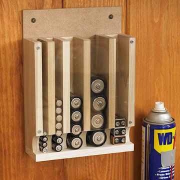 Mit dieser Idee ist endlich Schluss mit der ewigen Suche nach Batterien! #büroshop24 Dispenser Diy, Car Port, Garage Organize, Shop Organization, Garage Workshop, Garage Organization, Port Design, Garage Storage, Garage Decor