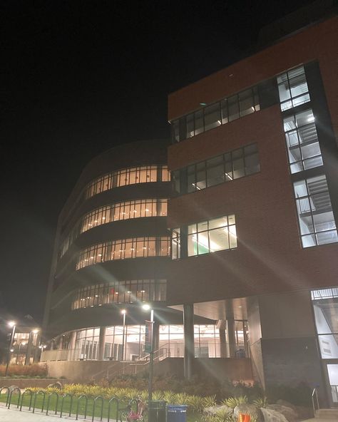 George Mason University Aesthetic, Nighttime Aesthetic, Campus Aesthetic, College Vibes, Future Aesthetic, George Mason, George Mason University, College Aesthetic, Dream College