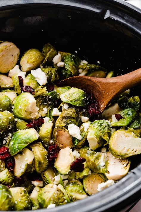 Brussel Sprouts Slow Cooker, Crockpot Brussel Sprouts, Crockpot Holiday Recipes, Crockpot Thanksgiving, Brussels Sprouts Recipes, Green Bean Casserole Crock Pot, Crockpot Side Dishes, Sprouts Recipes, Slow Cooker Pasta