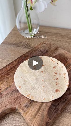 Wraps Ground Beef, Taco Sandwich, Mince Dishes, 200k Views, Sandwich Sides, Low Carb Meals, Beef Taco, Green Enchilada Sauce, Sandwich Ingredients