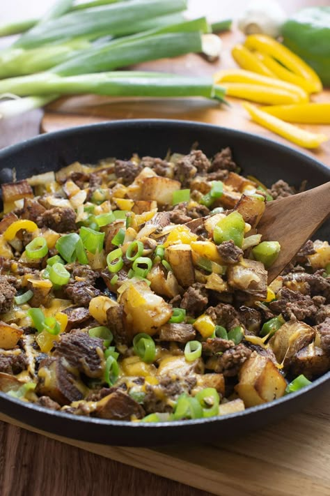 Ground Beef and Potato Skillet - COOKtheSTORY Beef And Potato Skillet, Hamburger Recipes Easy, Cheap Casserole Recipes, Casseroles Beef, Ground Beef Lunch, Ground Beef Quinoa, Beef Snacks, What For Dinner, Hamburger And Potatoes