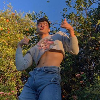 Brian Diaz (@nopalitoss) • Instagram photos and videos Brian Diaz, Mens Crop Tops, Boys In Crop Tops, Male Crop Top, Mens Crop Top, Guy Fits, Trendy Boy Outfits, Random People, Mens Trendy Outfits