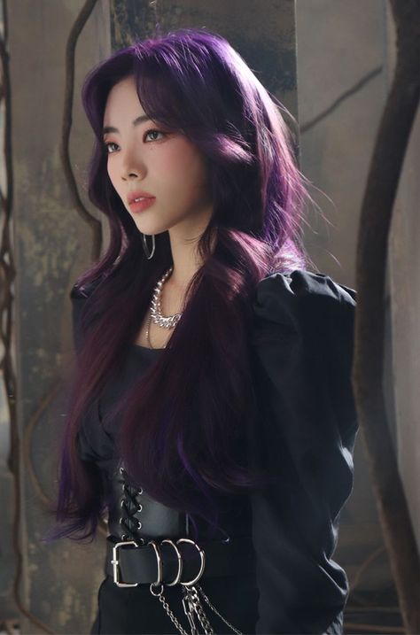 Purple Kiss Goeun, Brown Hair With Blonde, Hair With Blonde Highlights, Kpop Stage Outfits, Na Goeun, Zodiac Sign Virgo, Kpop Stage, Brown Hair With Blonde Highlights, Purple Kiss