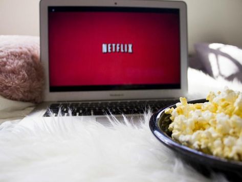 Con estos códigos puedes acceder a los contenidos de Netflix en categorías secretas que posiblemente estás perdiendo Tv Netflix Aesthetic, Netflix Tumblr, Bff Night, Tea In Bed, Macbook Hacks, Netflix Aesthetic, Macbook Aesthetic, Hipster Aesthetic, Netflix India