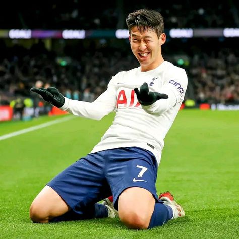 Heung Min Son, Soccer Poses, Korea Soccer, Son Heungmin, Sonny Boy, Best Football Players, Sports Boys, Soccer Pictures