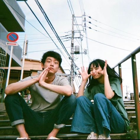 Sakaguchi Kentaro, Japanese Couple, Couple Poses Reference, 사진 촬영 포즈, Japan Aesthetic, Human Poses Reference, Human Poses, Trik Fotografi, Cinematic Photography