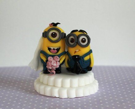 Minion wedding couple - by Zoe's Fancy Cakes @ CakesDecor.com - cake decorating website Minion Wedding Cake, Minion Wedding, Minions Love, Minion Cake, Wedding Topper, Wedding Cake Topper, Cakepops, Ok Ru, Wedding Cake Toppers