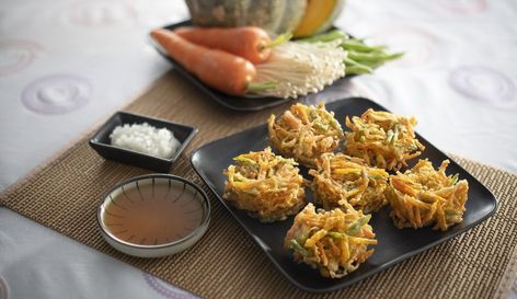 This is kakiage tempura easy recipe. You can make it vegetarian or enjoy the combination of your own favorite vegetables, meat and seafood. Kakiage Tempura, Umami Recipes, Vegetable Tempura, Tempura Batter, Whole Wheat Pasta, Delicious Vegetables, Flavor Enhancers, Fried Vegetables, Japanese Dishes