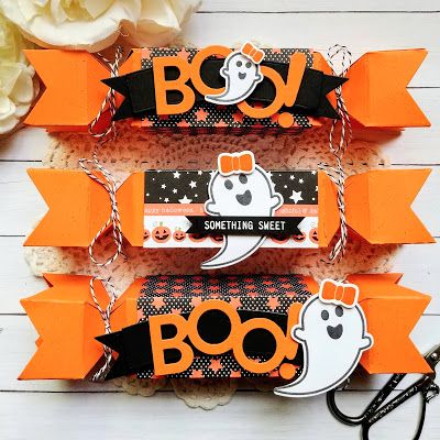 Ghost Treats, Halloween Treat Holders, Moldes Halloween, Fun Halloween Treats, Halloween Treat Boxes, Kids Puzzles, Halloween Paper Crafts, Adornos Halloween, Cricut Halloween