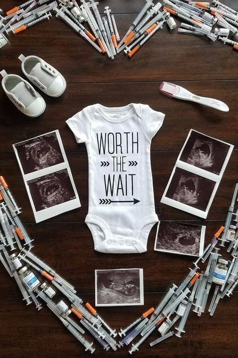 New Years Baby Announcement, Ivf Pregnancy Announcement, Twin Pregnancy Announcement, Pregnancy Announcement Photoshoot, Ivf Pregnancy, Ivf Baby, Baby Kicking, Pregnancy Announcement To Husband, Pumping Moms