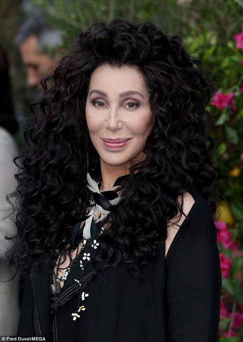 No vices here! Cher, who turned 72 years old in May, credits her ageless appearance to never drinking, smoking, or doing drugs Cherilyn Sarkisian, Cher Hair, Ethereal Goddess, Cher Outfits, Cher Photos, Elisabeth Shue, Fashion Decades, Andy Garcia, Lana Turner