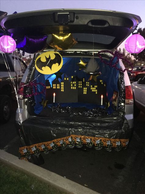 Batman Trunk Or Treat! Trunk Or Treat Batman, Batcave Trunk Or Treat, Batman Trunk Or Treat Ideas For Cars, Batman Trunk Or Treat, Halloween Hallway, Superhero Treats, Diy Batman, Halloween Car Decorations, Trunker Treat Ideas