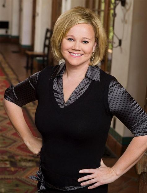 Caroline Rhea, Cute Dress Outfits, Montreal Quebec, Female Actresses, April 13, Quebec Canada, Iconic Women, Famous Celebrities, Actress Photos