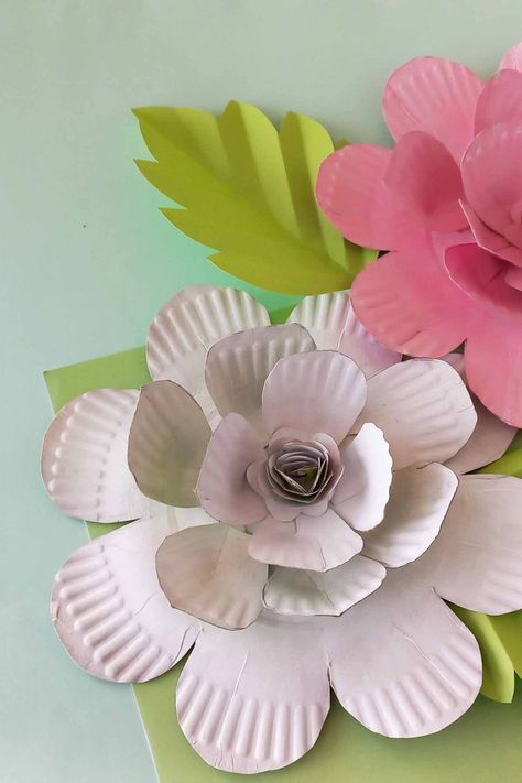 Paper Plate Hats, Easy Origami Rose, Paper Plate Art, Wooden Spoon Crafts, Paper Plate Crafts For Kids, Spoon Crafts, Pretty Crafts, Rose Crafts, Origami Rose